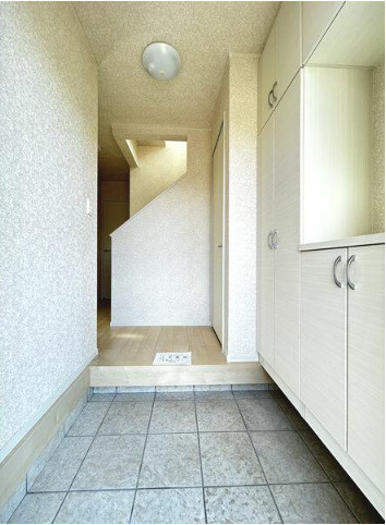 野田市桜の里2丁目　中古戸建　平成30年築の玄関