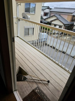 【バルコニー】 | 敷地約80坪　両面道路で隣が公園の店舗付き住宅 | バルコニーは２ヶ所ありますよ