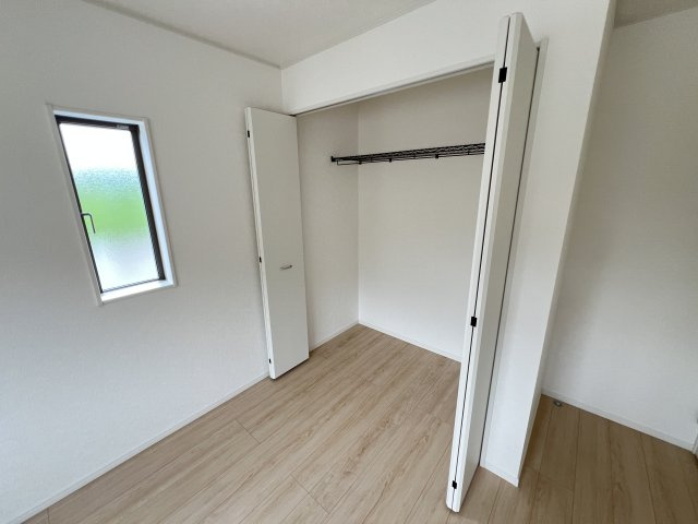 新築　富岡市一ノ宮第2　クレイドルガーデン　1号棟の収納|　それぞれのお部屋に収納スペースがあるのでお片付け上手で室内もスッキリ♪
