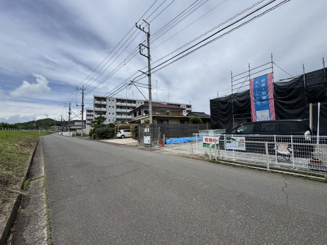 新築　富岡市一ノ宮第2　クレイドルガーデン　1号棟の前面道路含む現地写真|西側接道幅員約6.1ｍ
