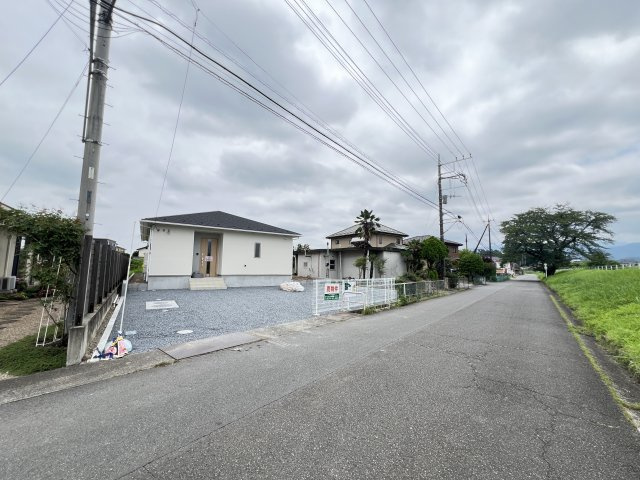 新築　富岡市一ノ宮第2　クレイドルガーデン　1号棟の前面道路含む現地写真|西側接道幅員約6.1ｍ