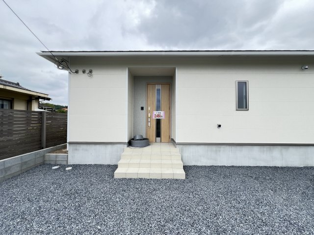 新築　富岡市一ノ宮第2　クレイドルガーデン　1号棟の玄関|　ポストと一体型のTVモニターホンでセキュリティ安心！
