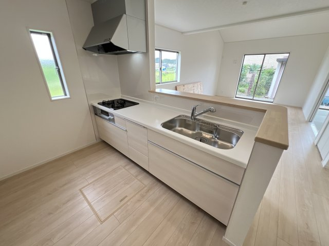 新築　富岡市一ノ宮第2　クレイドルガーデン　1号棟のキッチン|　間口2550ｍｍで作業スペースも広々！換気扇も汚れが付きにくくお掃除がし易い設計です。
