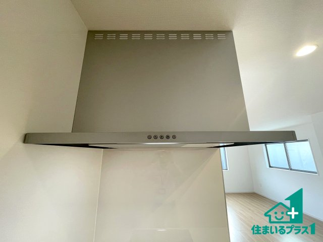 ★17(土)18(日)現地見学可能！★宇治市羽拍子町　第2期　新築一戸建ての設備|汚れにくいスロットフィルタでお手入れラクラク！ＬＥＤ照明付き！