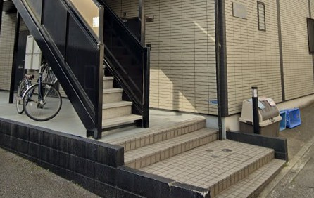 川崎市多摩区長尾２丁目のアパートのロビー