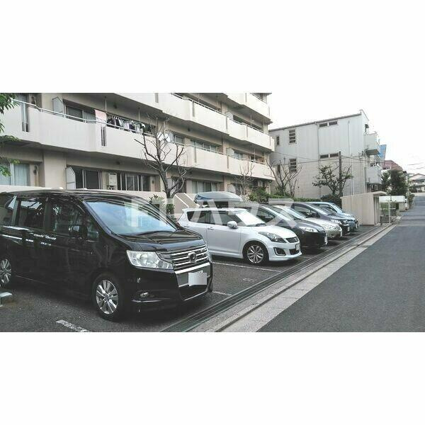 ＬＥＯ拾八番館の駐車場