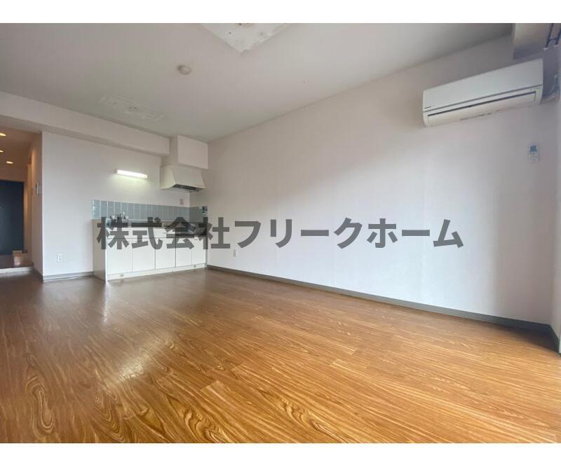 三鷹市下連雀３丁目の賃貸マンションの居間・リビング
