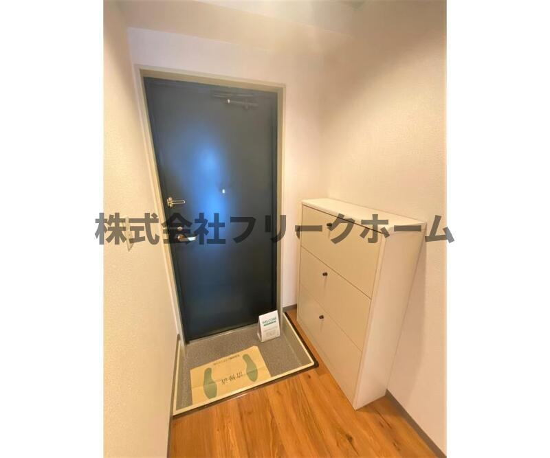 三鷹市下連雀３丁目の賃貸マンションの玄関
