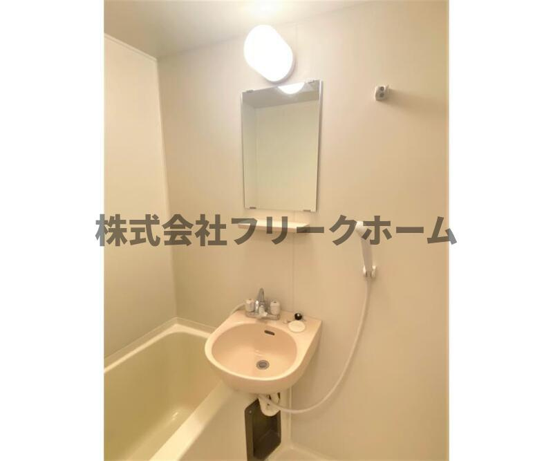 三鷹市下連雀３丁目の賃貸マンションの洗面所