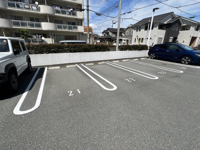 第五恵美酒マンションの駐車場
