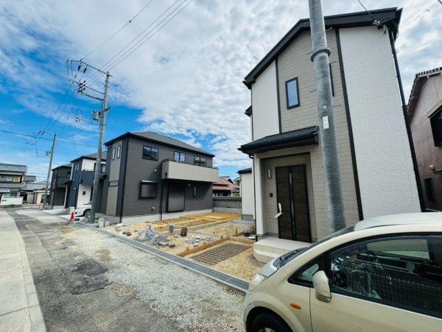 海までスグそこ　魚住町西岡1594番　全4棟　C号棟の前面道路含む現地写真