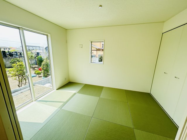 新築　前橋市下新田町第6　クレイドルガーデン　1号棟の和室|現地写真　リビング隣の和室はお子様の遊び部屋としてもちょうどいいですね♪							
