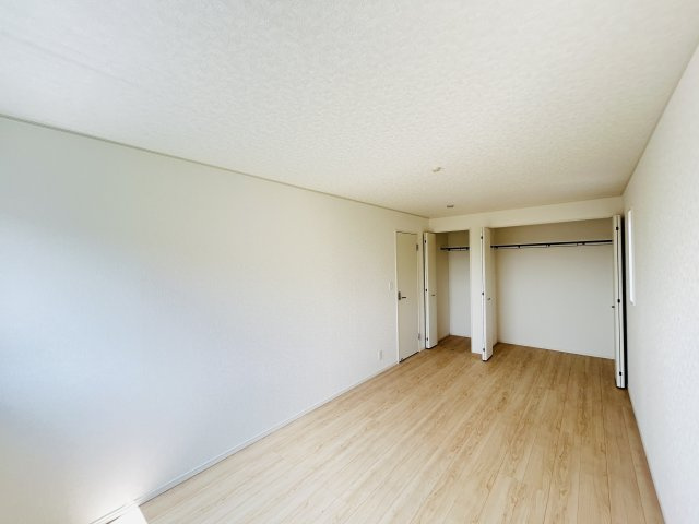 新築　前橋市下新田町第6　クレイドルガーデン　1号棟の収納|現地写真　それぞれのお部屋に収納スペースがあるのでお片付け上手で室内もスッキリ♪
