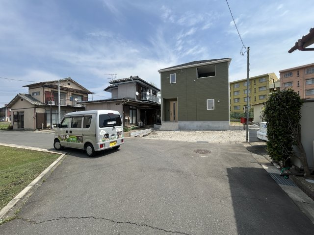 新築　前橋市下新田町第6　クレイドルガーデン　1号棟の前面道路含む現地写真|現地写真　西側接道幅員約4.4ｍ