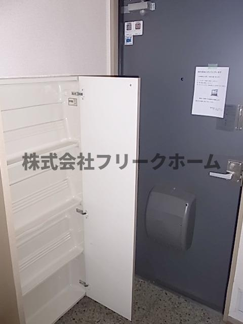 武蔵野市境南町３丁目のアパートの玄関
