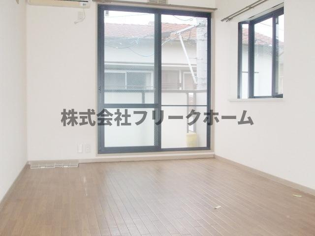 武蔵野市境南町３丁目のアパートの寝室