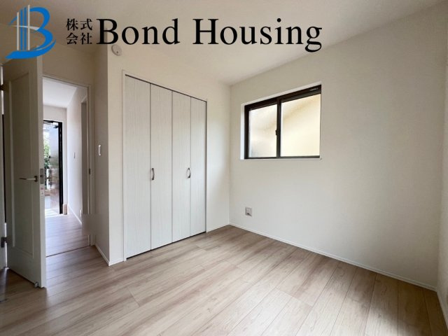 お車３台駐車可　魚住町西岡1594番　全4棟　B号棟の洋室