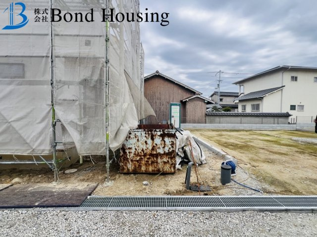 お車３台駐車可　魚住町西岡1594番　全4棟　B号棟の前面道路含む現地写真