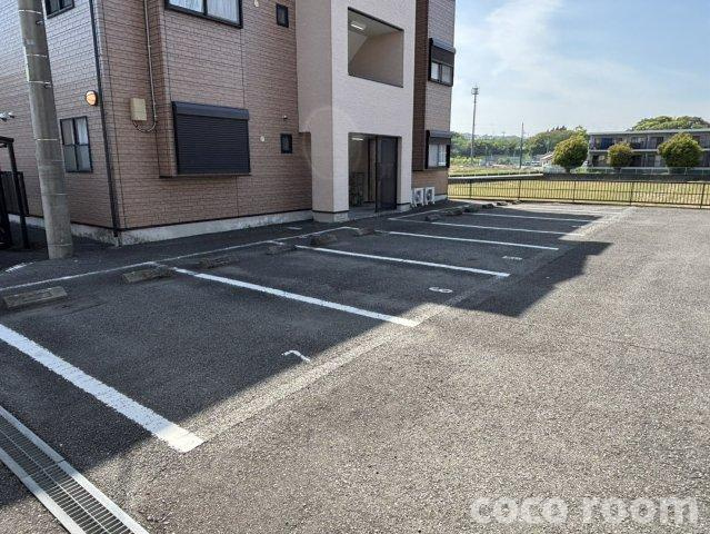 グランド・メゾンBの駐車場