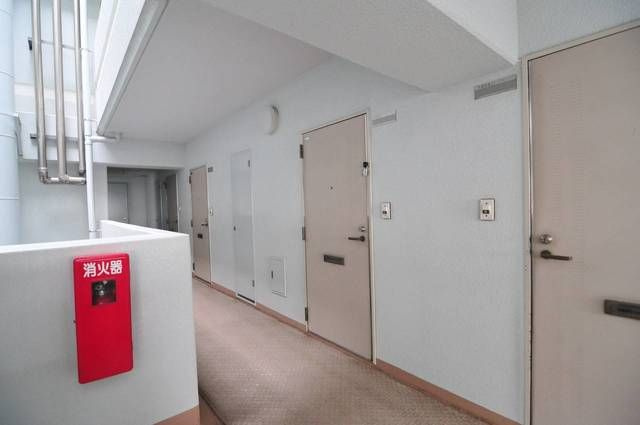 フォーラムイン・東京の玄関