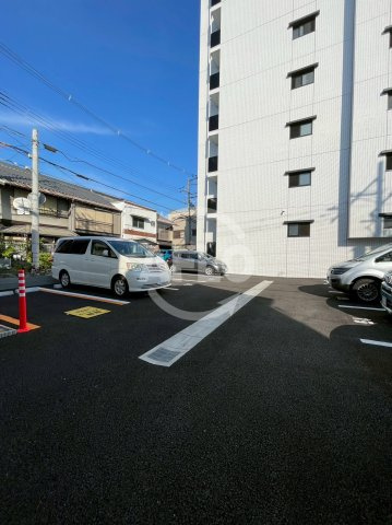 カウニス丸山通の駐車場