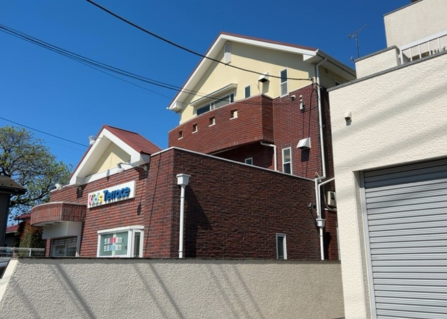 【外観】 | パームⅡ | 土地の形が極端に長細かったり、狭小地、あるいは道路との高低差がある傾斜地だった場合、後々売ろうとしても買い手がつかない場合もあります。後々、売却することになった時に価値の下がらない土地を選びましょう。