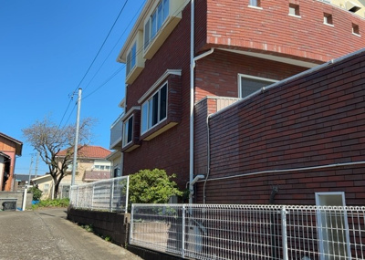 【外観】 | パームⅡ | 土地購入を検討されている場合、境界杭がない状態で購入してしまうと境界確定測量をする必要があり、費用がかかります。購入の前に、売主、隣土地所有者立ち合いのもと境界を確定し境界杭を設置するのがベストです。