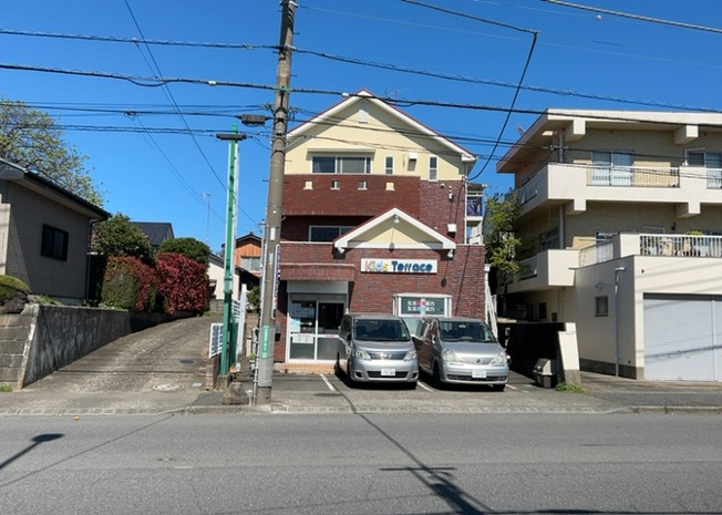 【外観】 | パームⅡ | 土地を買う際、住む地域の自治体や福祉の補助制度にも注目してみましょう。子供や老人の医療補助やゴミ出しのルールなど、自治体によってルールに大きな違いがあるため、暮らしやすい土地で判断するとよいでしょう。