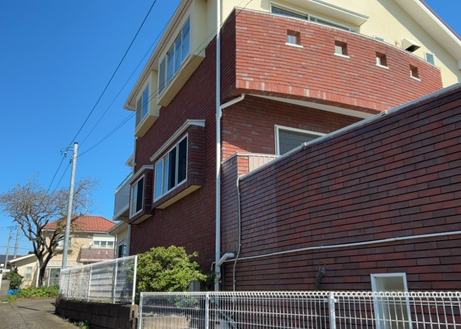 【外観】 | パームⅡ | 土地購入を検討されている場合、境界杭がない状態で購入してしまうと境界確定測量をする必要があり、費用がかかります。購入の前に、売主、隣土地所有者立ち合いのもと境界を確定し境界杭を設置するのがベストです。
