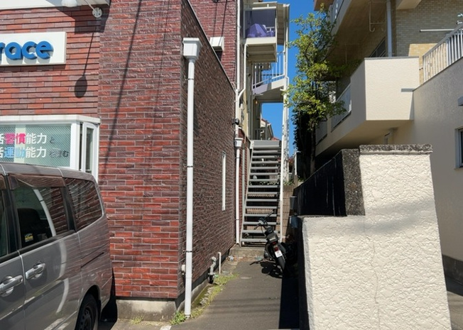 【防犯設備】 | パームⅡ | 当然のことではありますが、オートロックやセンサーライト、ホームセキュリティーなどの防犯設備があれば、小さいお子様がいるご家庭も安心ですよね！まず物件購入の際は、防犯設備もチェックするようにしましょう。