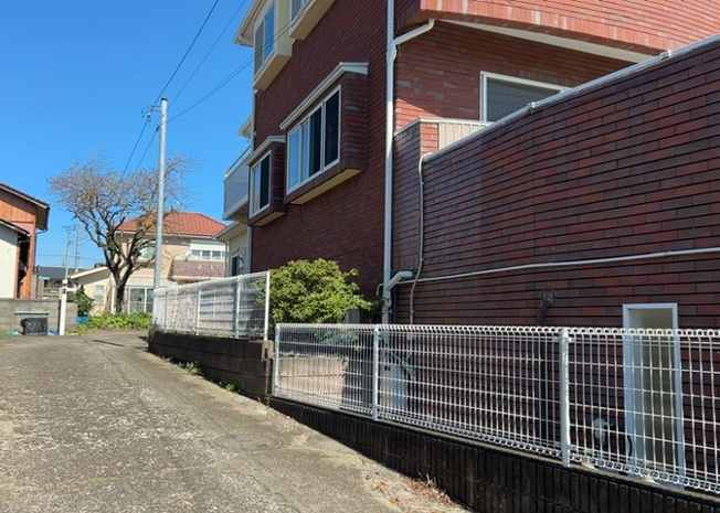 【外観】 | パームⅡ | 物件の詳細については、現地を見てわかること以外に、役所や法務局などで調べないとわからないことがあります。そのため、現地に行く場合は、もしこの物件を買ったらどのような生活ができるかをイメージしましょう。
