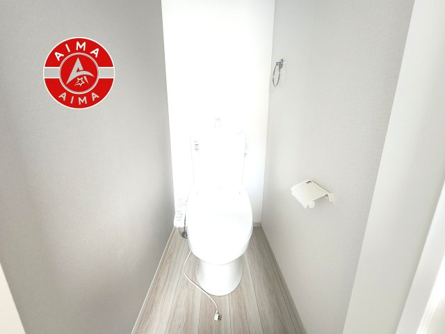 福岡市東区八田3丁目第13-6棟（1号棟）　のトイレ|トイレ・ウォシュレット付。快適で衛生的な洗浄機能付温水シャワートイレです。