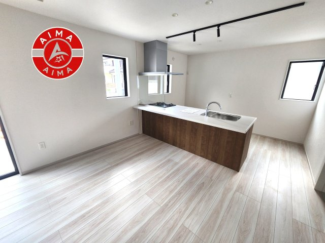福岡市東区八田3丁目第13-6棟（1号棟）　のダイニング|キッチンから立ち込める香りが今日の料理を期待させます。