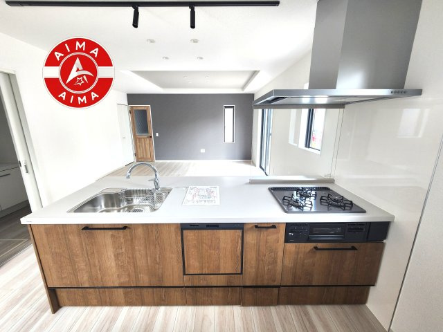 福岡市東区八田3丁目第13-6棟（1号棟）　のキッチン|ご家族を近くに感じられる対面キッチンのLDK。会話もはずみそうですね。