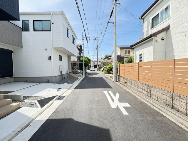 KIP　高石市　高師浜２期２号棟　の前面道路含む現地写真