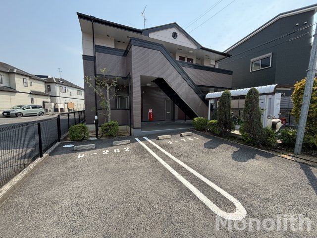 シェアー・ウエストの駐車場