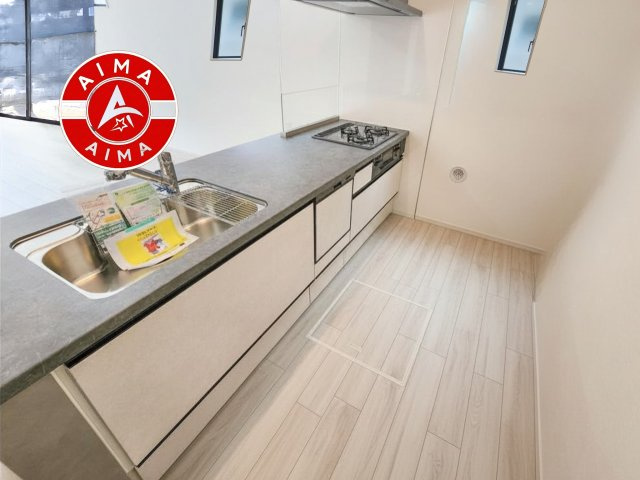 福岡市東区八田3丁目第13-6棟（2号棟）　の内観：施工例|ご家族を近くに感じられる対面キッチンのLDK。会話もはずみそうですね。