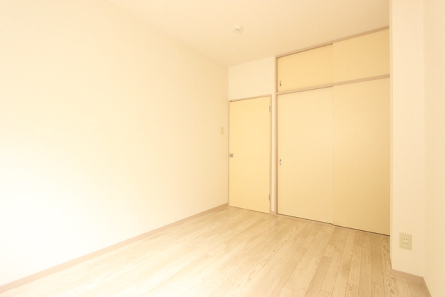 ハピネスⅡの洋室|同物件の反転の間取りの参考写真です。色味が違う場合は現状優先です。