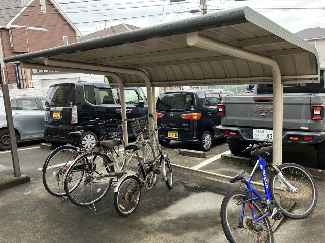 ハピネスⅡの駐車場