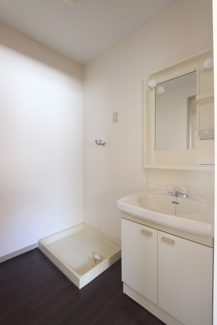 ハピネスⅡの洗面所|同物件の反転の間取りの参考写真です。色味が違う場合は現状優先です。