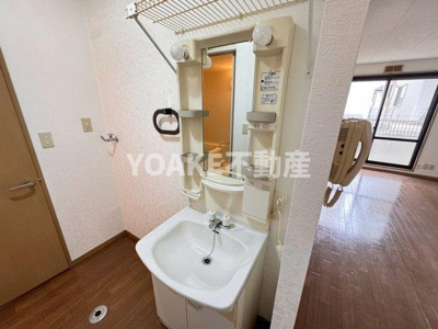【洗面所】 | シャトレーつきみ野B | 画像はクリーニング前のものです。