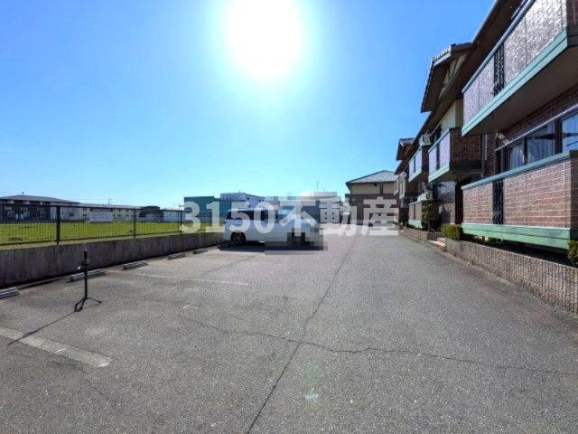 High AvenueⅡ　Bの駐車場