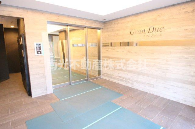 グランドゥーエ永和駅前のエントランス