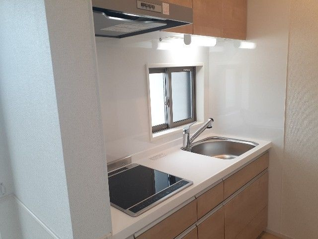 プリエールのキッチン|コンパクトなキッチンで掃除もラクラク