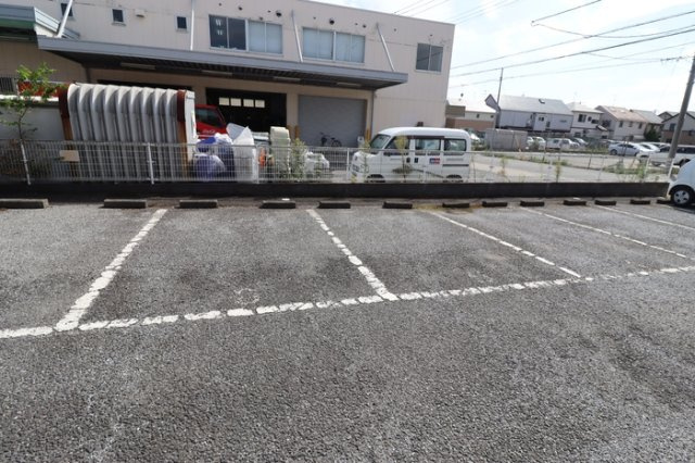 ニューエクセルハイムの駐車場