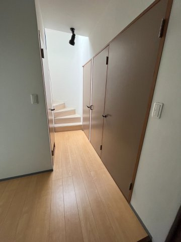 ハイツピアレスの玄関