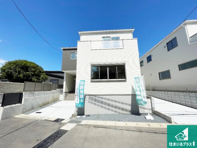宇治市羽拍子町　第2期　新築一戸建ての外観|前面道路は車の通りも少なくて安心です。