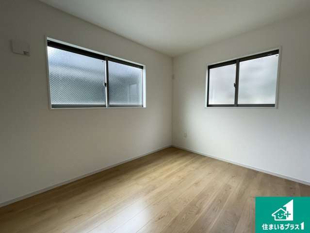 宇治市羽拍子町　第2期　新築一戸建ての洋室|シンプルな洋室は、自分好みのインテリアが楽しめます♪ご家族とインテリアや家具を選びに行くのは新築購入時の醍醐味の一つです。ぜひお楽しみください♪
