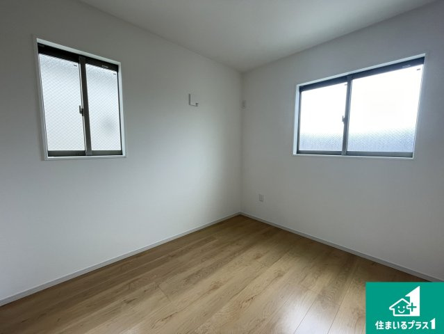 宇治市羽拍子町　第2期　新築一戸建ての洋室|シンプルな洋室は、自分好みのインテリアが楽しめます♪ご家族とインテリアや家具を選びに行くのは新築購入時の醍醐味の一つです。ぜひお楽しみください♪