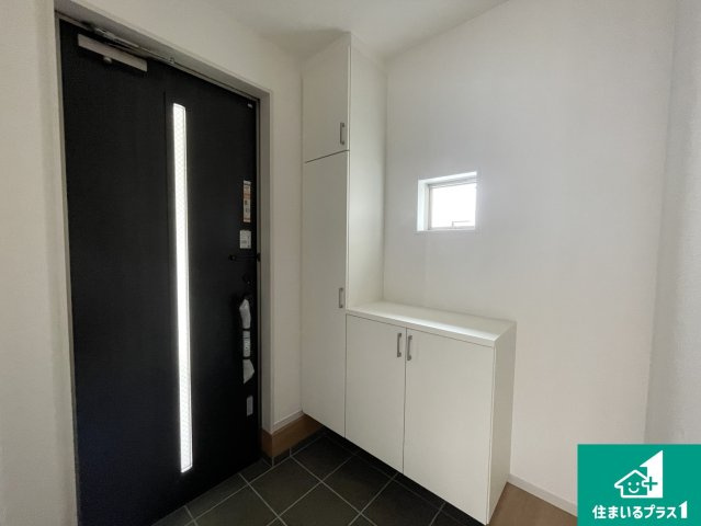 宇治市羽拍子町　第2期　新築一戸建ての玄関|シューズボックスにはたくさんの靴が収納できるので玄関周りはいつもスッキリ！ご家族が増えても安心！